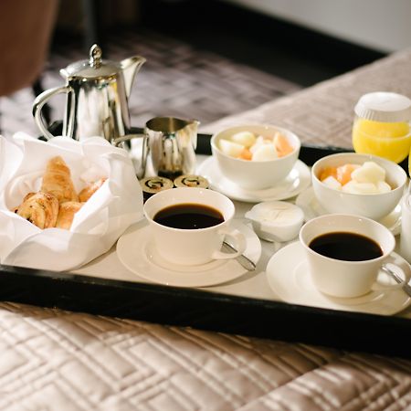 The Fitzwilliam Hotel Belfast Exterior foto Room service