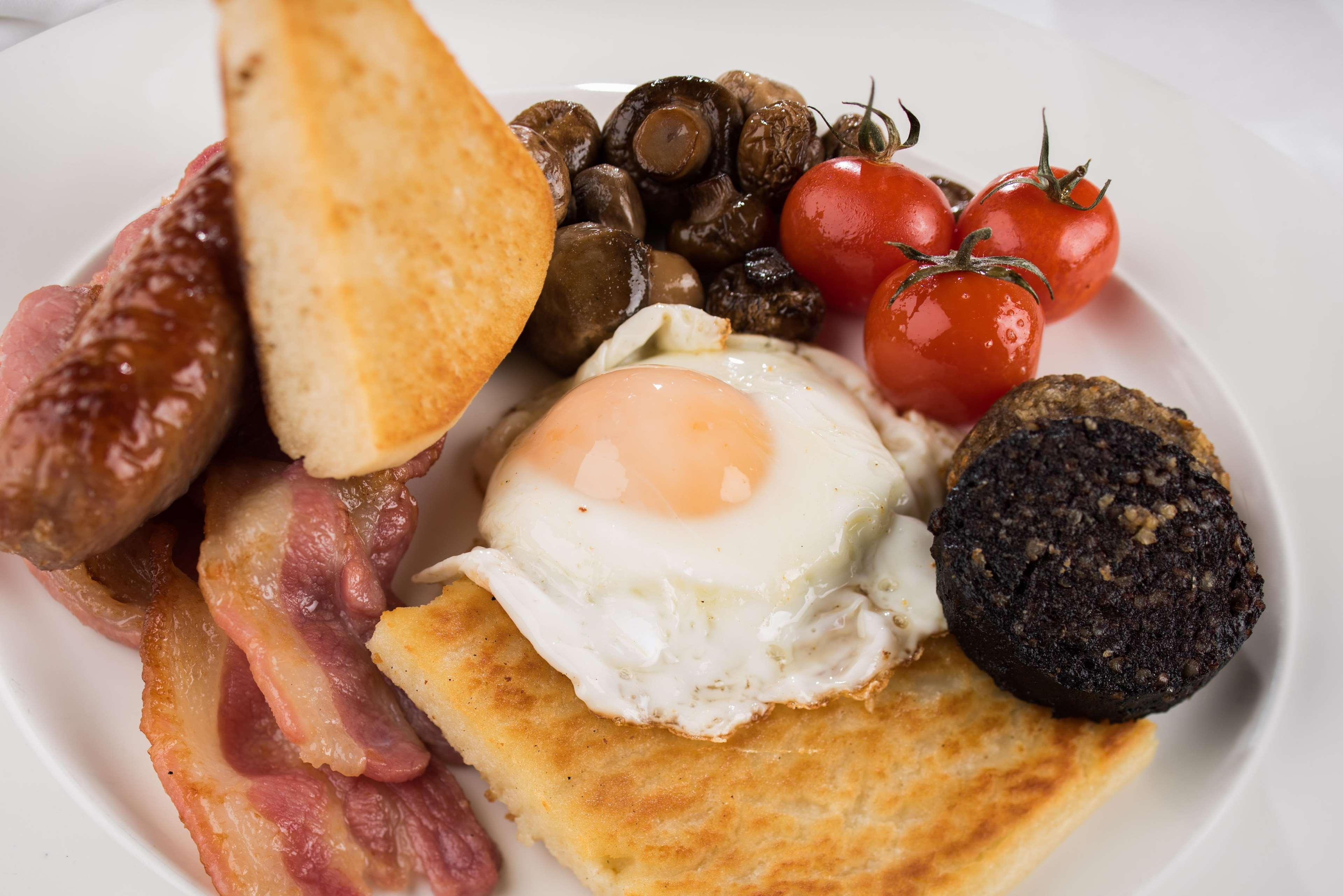 The Fitzwilliam Hotel Belfast Exterior foto A Scottish breakfast